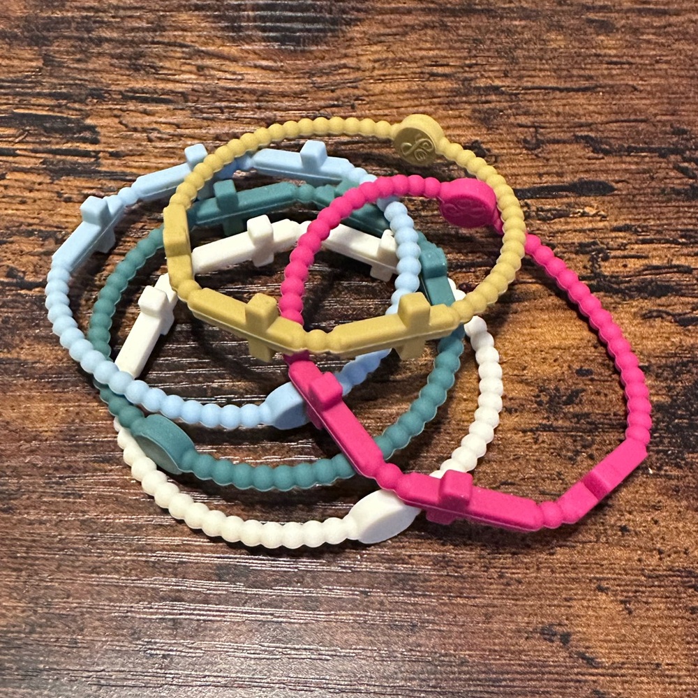 Plunder Rubber Stretch Cross Bracelet Set - Pink, White, Blue, Green, Tan